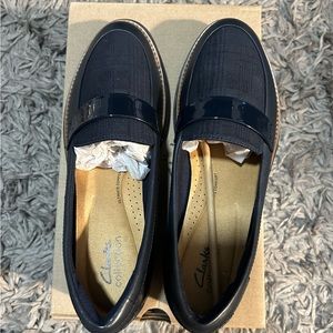 BNWT in box Clark’s navy slide on shoes women’s 9.5M